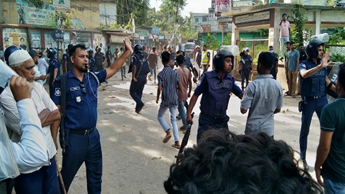 ব্রাহ্মণবাড়িয়ায় শিক্ষার্থীদের সাথে ছাত্রলীগের সংঘর্ষ, ওসিসহ  আহত ২০