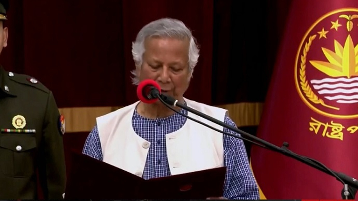 শপথ নিলেন অন্তর্বর্তীকালীন সরকারের সদস্যরা
