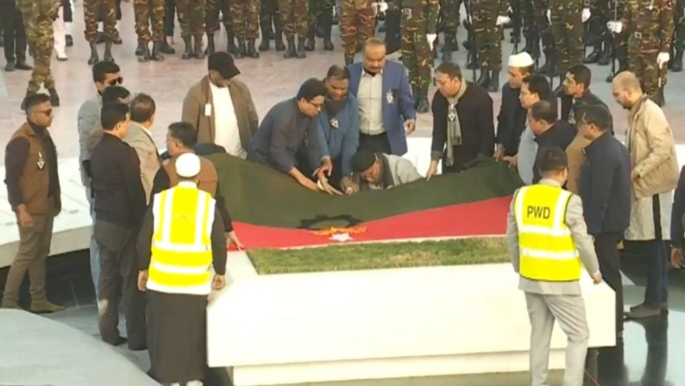 একনজরে রাষ্ট্রীয় মর্যাদায় খালেদা জিয়ার দাফন কার্যক্রমের ছবি