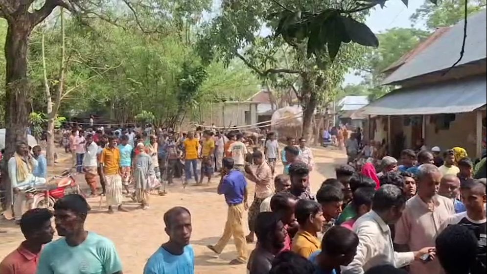 নওগাঁয় এক পরিবারে চার খুন: জমি নিয়ে বিরোধের কথা জানালো পুলিশ