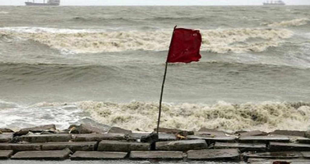 বঙ্গোপসাগরে গভীর নিম্নচাপ, ঘূর্ণিঝড় নিয়ে আবারও বিশেষ সতর্কবার্তা