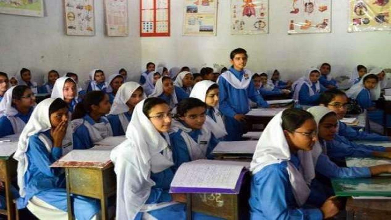 পাকিস্তানে প্রাইমারি স্কুল খুলছে বুধবার