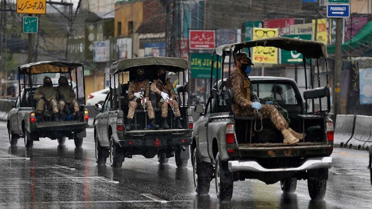 পাকিস্তানে করোনা মোকাবেলায় মাঠে নেমেছে সেনাবাহিনী