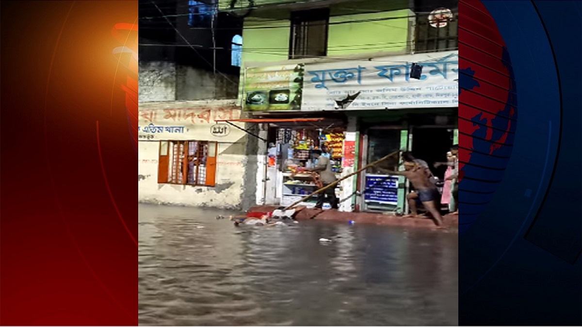 রাজধানীতে রাস্তায় পড়ে থাকা তারে বিদ্যুতায়িত হয়ে নিহত ৪