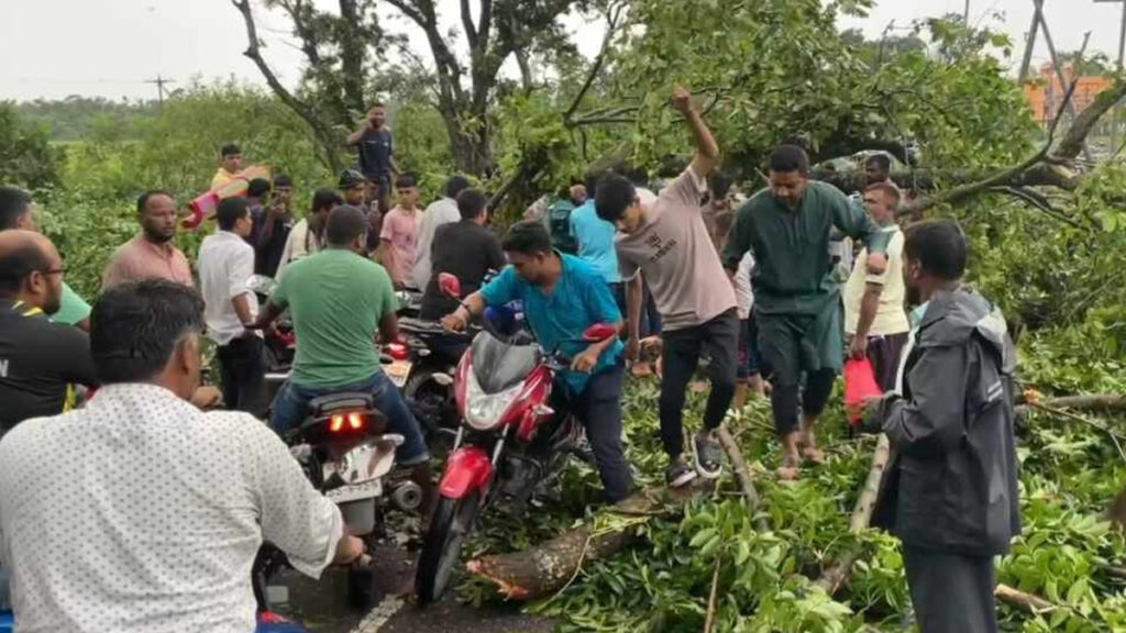 ফেনীতে ব্যাপক কালবৈশাখী তাণ্ডব, বজ্রপাতে মৃত্যু অন্তঃসত্ত্বা নারীর