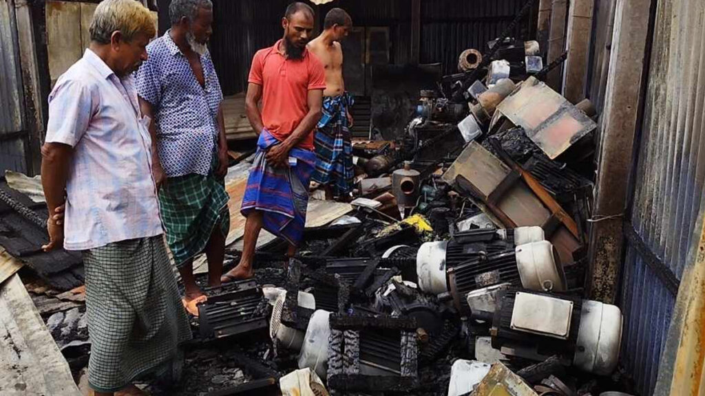 জামালপুরে আগুনে পুড়ে ছাই ৪টি দোকান