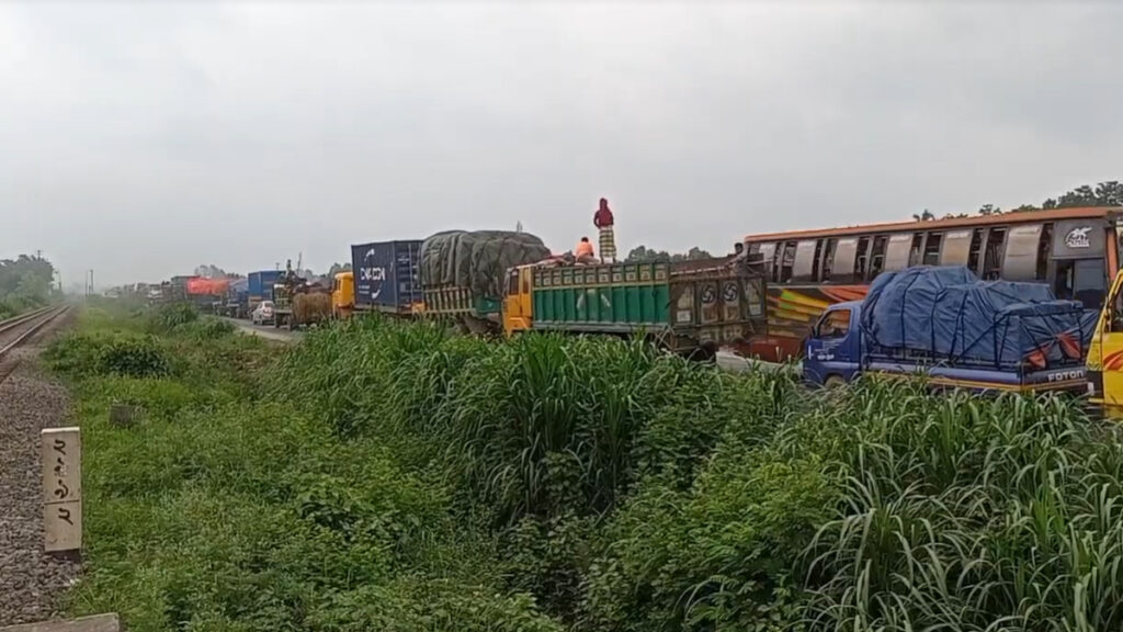 বঙ্গবন্ধু সেতু মহাসড়কে ১৪ কিলোমিটার জুড়ে যান চলাচলে ধীরগতি