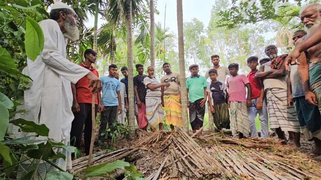 পাবনায় ফের কবরস্থান থেকে কঙ্কাল চুরি