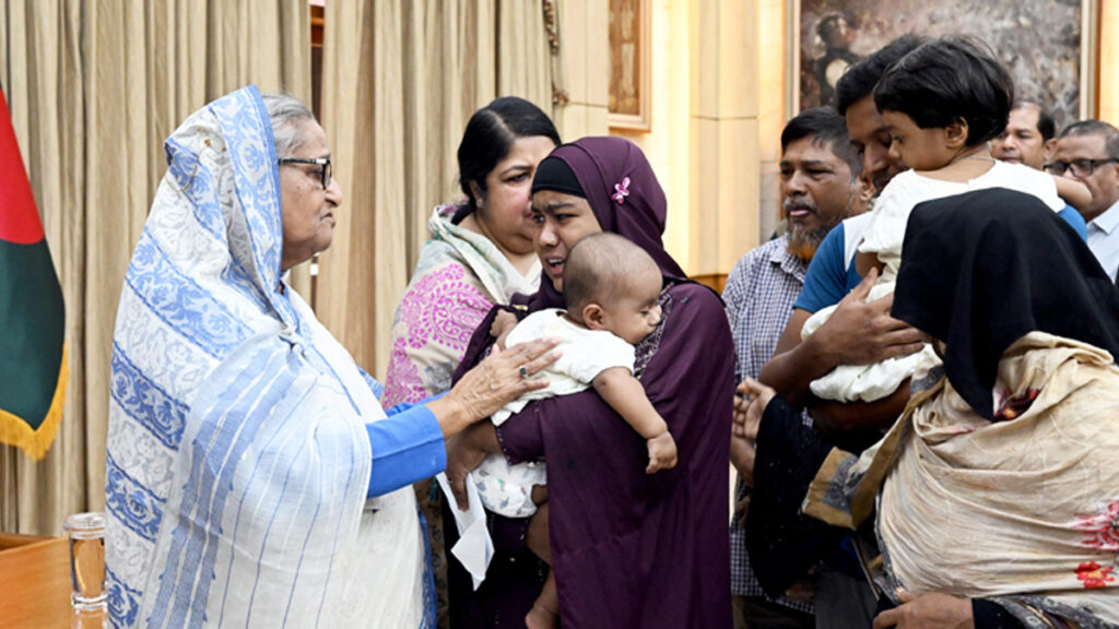 সহিংসতায় নিহত ৩৪ জনের পরিবারকে সঞ্চয়পত্র ও নগদ অর্থ দিলেন প্রধানমন্ত্রী