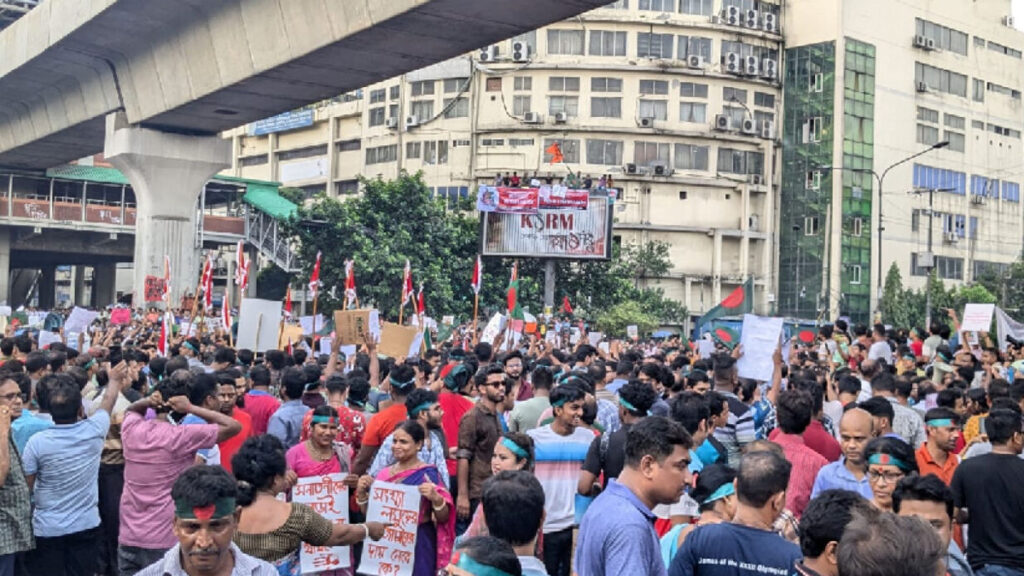 ৮ দফা দাবিতে শাহবাগে অবস্থান সংখ্যালঘু সম্প্রদায়ের