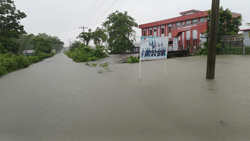 ত্রিপুরার পাহাড়ি ঢলে আখাউড়া নিম্নাঞ্চল প্লাবিত, আগরতলা সড়কে যান চলাচল বন্ধ 