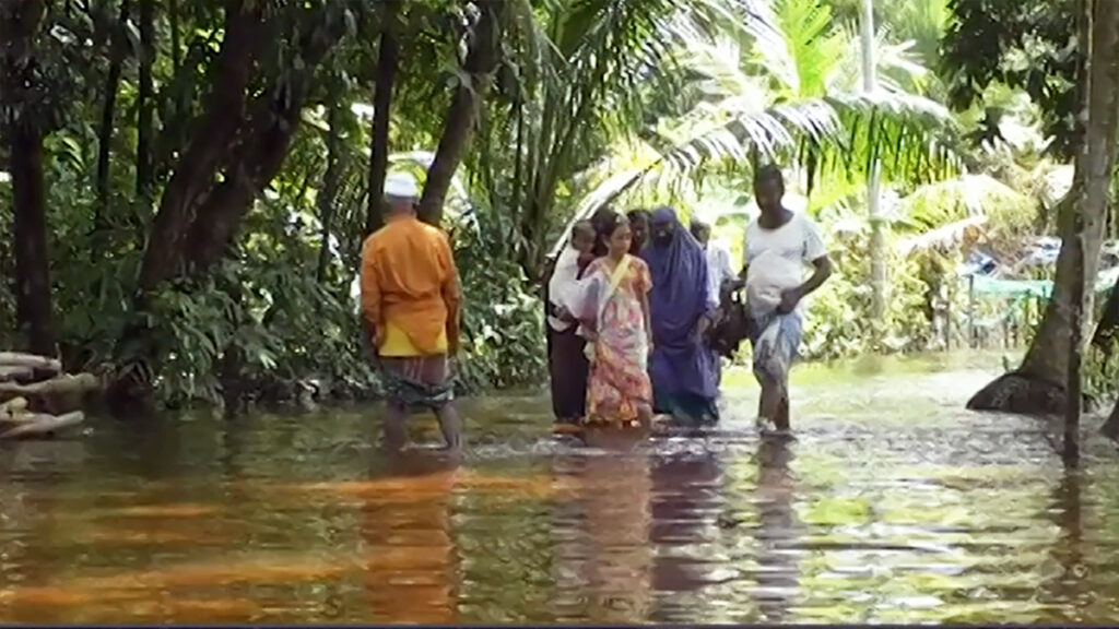 নামছে পানি, বাড়ছে রোগবালাই