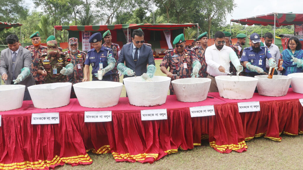 ঝিনাইদহে উদ্ধার হওয়া ৩৫ কোটি টাকার মাদকদ্রব্য ধ্বংস