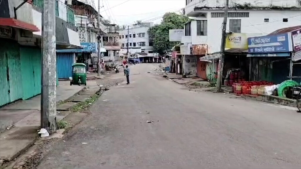 আজও পার্বত্য জেলাগুলোতে চলছে অবরোধ-পরিবহন ধর্মঘট