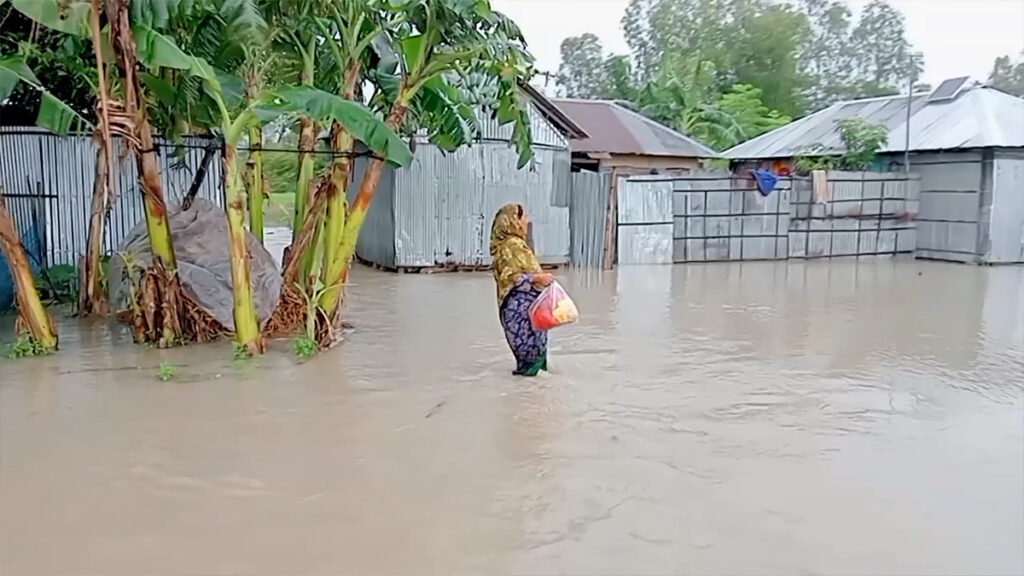 বিপৎসীমার ওপরে তিস্তার পানি, আতঙ্কে নদী পাড়ের মানুষ