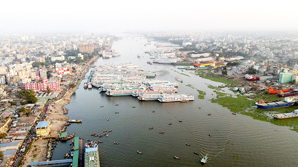 বৈরী আবহাওয়া: ৬ রুটে নৌযান চলাচল বন্ধ